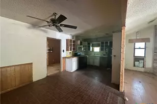 110 Hollis Ln, Gatesville, TX 76528 - Photo 6