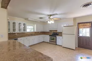 1209 Moss Ln, Cuero, TX 77954 - Photo 12
