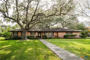 1209 Moss Ln, Cuero, TX 77954 - Photo 10