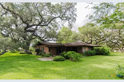1209 Moss Lane, Cuero, TX 77954 - Photo 10