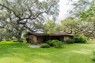 1209 Moss Ln, Cuero, TX 77954 - Photo 10