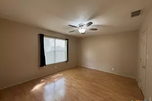 102 Clydesdale Ln, Victoria, TX 77904 - Photo 4