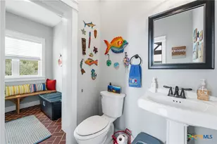 1665 Sunflower Trail, Luling, TX 78648 - Photo 42