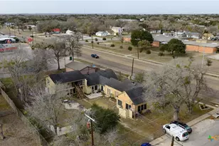613 E Broadway St, Cuero, TX 77954 - Photo 32