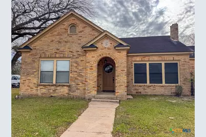 613 E Broadway Street #5, Cuero, TX 77954 - Photo 2