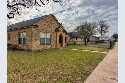 613 E Broadway Street #5, Cuero, TX 77954 - Photo 6