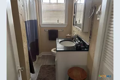 613 E Broadway Street #5, Cuero, TX 77954 - Photo 14