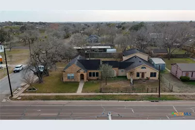 613 E Broadway Street #5, Cuero, TX 77954 - Photo 4