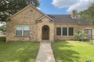 613 E Broadway St, Cuero, TX 77954 - Photo 1