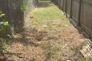 613 E Broadway St, Cuero, TX 77954 - Photo 24