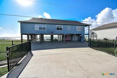 1504 W Bayshore Drive, Palacios, TX 77465 - Photo 2