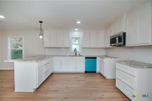 702 E Airline Rd, Victoria, TX 77901 - Photo 6