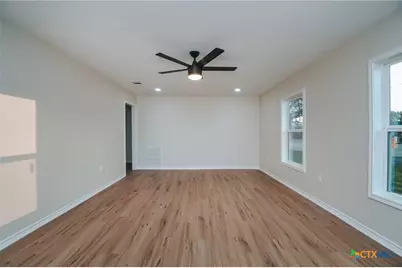 702 E Airline Road, Victoria, TX 77901 - Photo 4