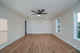 702 E Airline Rd, Victoria, TX 77901 - Photo 4