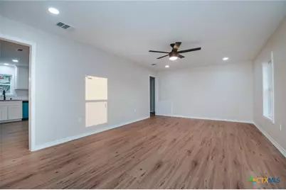 702 E Airline Road, Victoria, TX 77901 - Photo 2