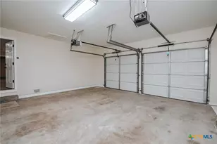 702 E Airline Rd, Victoria, TX 77901 - Photo 14