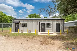 530 Seydler St, Gonzales, TX 78629 - Photo 1