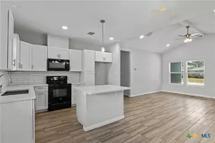 930 Redwood Ave, Rockport, TX 78382 - Photo 8