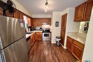 211 Newhaven St, Victoria, TX 77904 - Photo 8