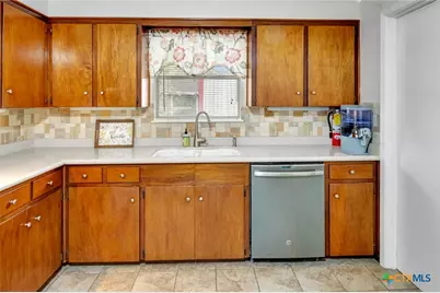 2011 Mission Drive, Victoria, TX 77901 - Photo 8