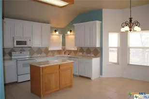 1415 Loving Trl, Belton, TX 76513 - Photo 10