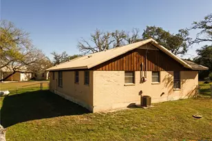 1003 N Ridge St, Lampasas, TX 76550 - Photo 36