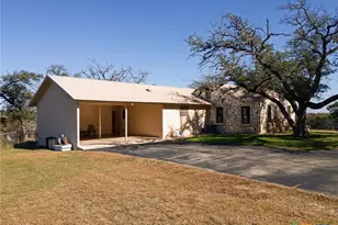 1003 N Ridge St, Lampasas, TX 76550 - Photo 2