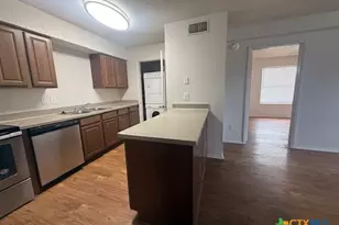 205 Craddock Ave, San Marcos, TX 78666 - Photo 1