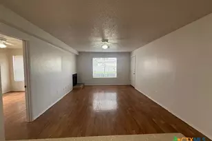 205 Craddock Ave, San Marcos, TX 78666 - Photo 4