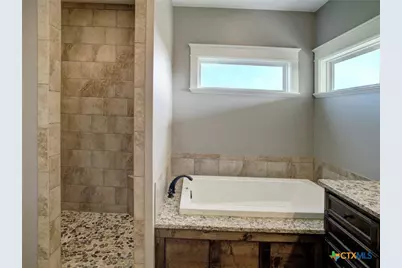 205 S Avenue D, Shiner, TX 77984 - Photo 18
