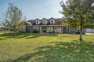 205 S Avenue D, Shiner, TX 77984 - Photo 1