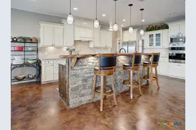 205 S Avenue D, Shiner, TX 77984 - Photo 10