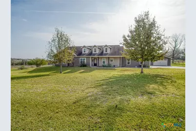 205 S Avenue D, Shiner, TX 77984 - Photo 2