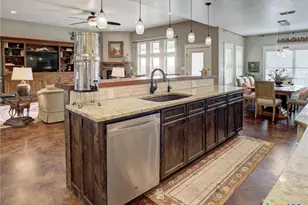 205 S Avenue D, Shiner, TX 77984 - Photo 12
