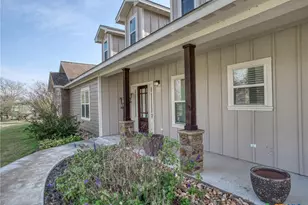 205 S Avenue D, Shiner, TX 77984 - Photo 4