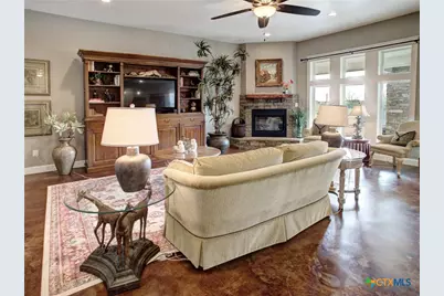 205 S Avenue D, Shiner, TX 77984 - Photo 8