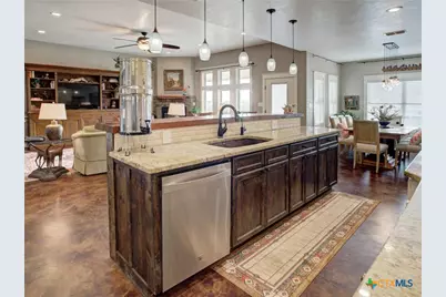 205 S Avenue D, Shiner, TX 77984 - Photo 12