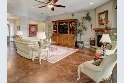 205 S Avenue D, Shiner, TX 77984 - Photo 6