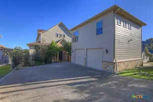 1745 W Lakeside Dr, Canyon Lake, TX 78133 - Photo 2