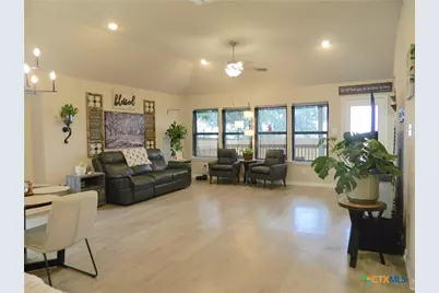 2929 Greenbriar, Seguin, TX 78155 - Photo 2