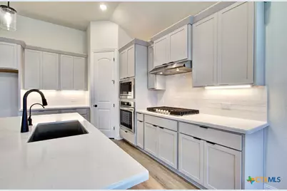 12197 Heartvine Parkway, Schertz, TX 78154 - Photo 2