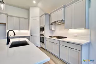 12197 Heartvine Pkwy, Schertz, TX 78154 - Photo 2