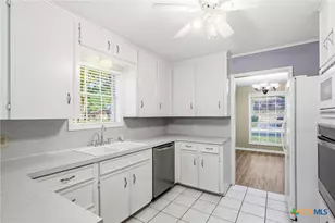 203 Wilshire Dr, Victoria, TX 77904 - Photo 6