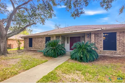 203 Wilshire Drive, Victoria, TX 77904 - Photo 2