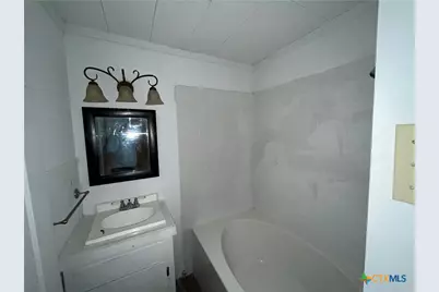 104 N Park Street, Lampasas, TX 76550 - Photo 4