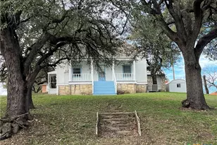 104 N Park St, Lampasas, TX 76550 - Photo 2