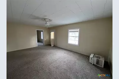 104 N Park Street, Lampasas, TX 76550 - Photo 8