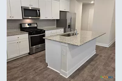 1420 Parkwood, Seguin, TX 78155 - Photo 4