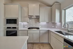 1764 Heritage Maples, New Braunfels, TX 78132 - Photo 2