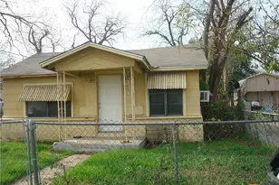 802 Campbell St, Seguin, TX 78155 - Photo 2